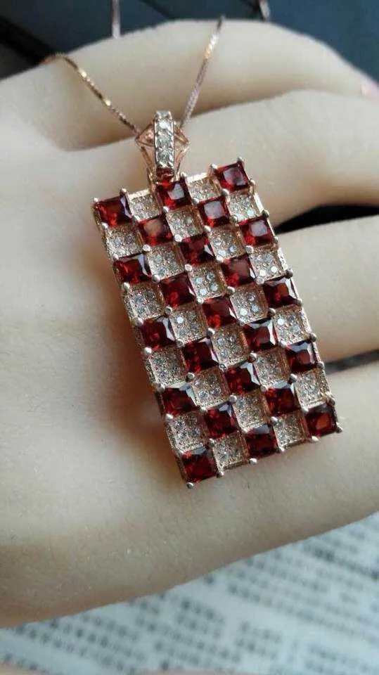  Naturel rouge grenat gem pendentif pierre précieuse naturelle élégant rétro carré pendentif collier