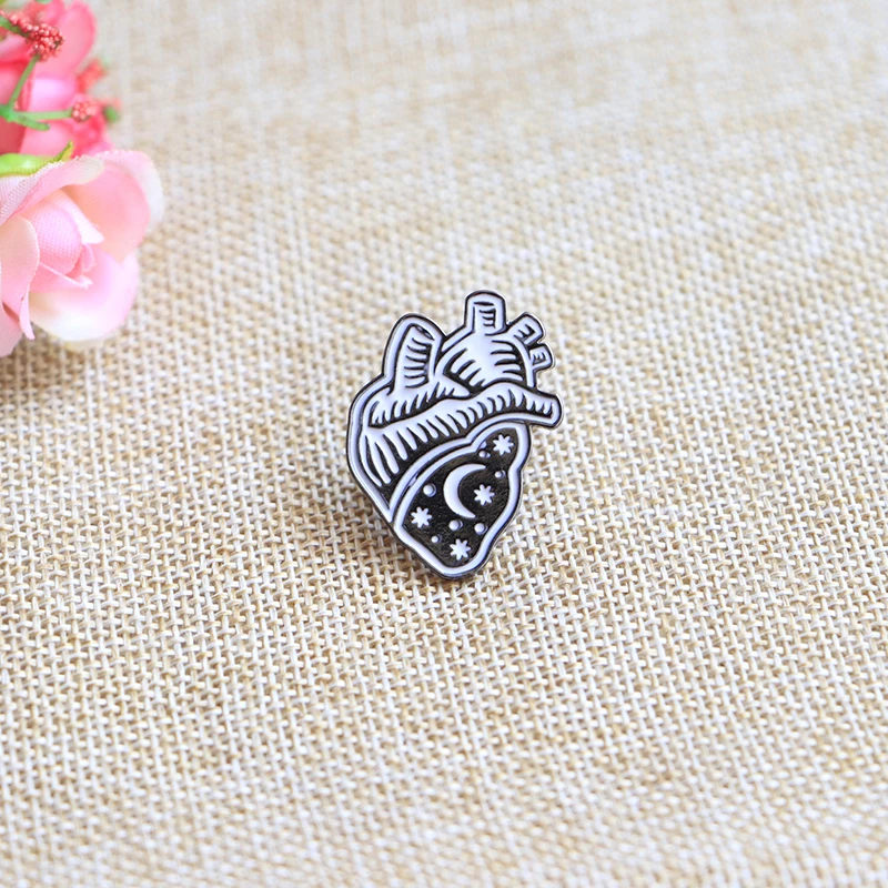 

20pcs/lot Star Moon Brooches Black Heart Enamel Pin for Women Brooch Lapel Pin Hat/bag Pins Denim Jacket Badge Q699