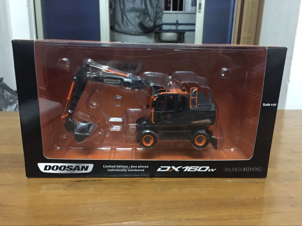 Редкий! Универсальные хобби Bobcat Doosan DX160W колесный экскаватор масштаб 1/50 черный