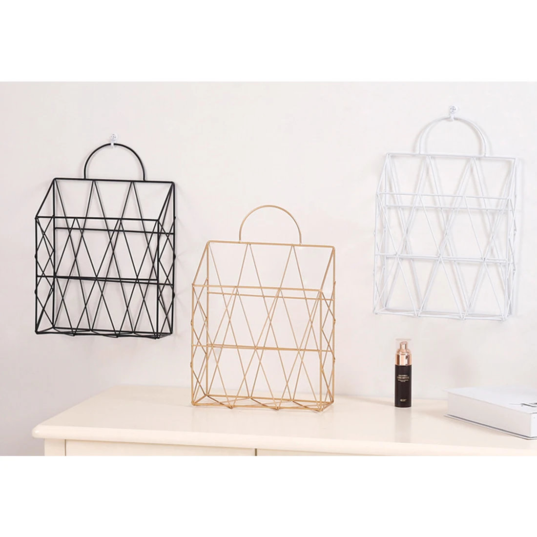 HIPSTEEN المعادن سلة التخزين الشمال الجدار شنقا التخزين رف صافي الحديد مكتب مجلة صحيفة المنظم ستريت الديكور حامل