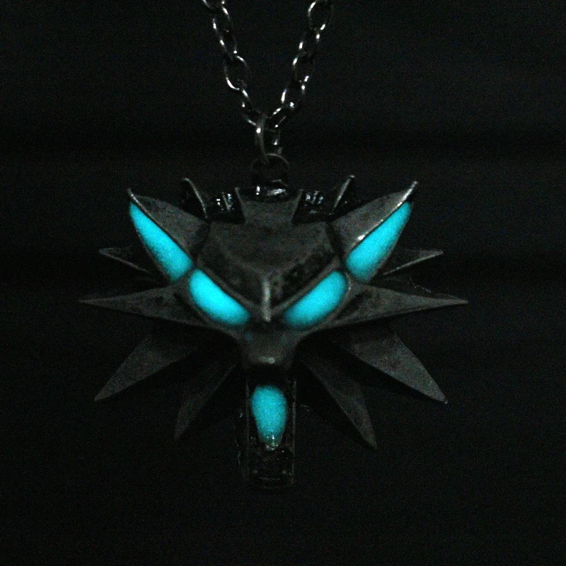 dongsheng Men's Necklace The Witcher 3 Wild Hunt Necklace Luminous Wolf Head Pendant Necklace Link Chain GLOW in the DARK Night dongsheng Men's Necklace The Witcher 3 Wild Hunt Necklace Luminous Wolf Head Pendant Necklace Link Chain GLOW in the DARK Night