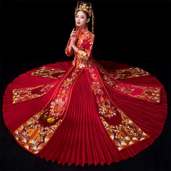 

Elegant Full Length Noble Women Red Formal Pleated Dress Classic Suzhou Embroidery Cheongsam Toast Clothing Bride Wedding Gowns