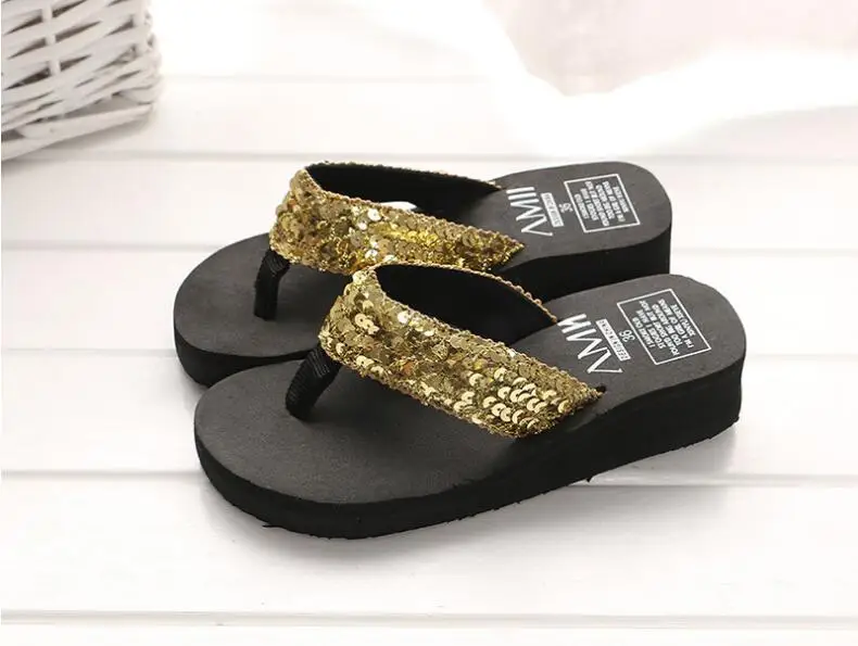 Для Девочек Вьетнамки Тапочки Брендовая обувь пайетки Дизайн тапочки летние EVA утолщаются подошва Босоножки на плоской подошве домашняя обувь#33 - Цвет: Золотой