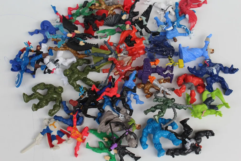 

00pcs/lot super heros pvc figures action toy random mixed many styles