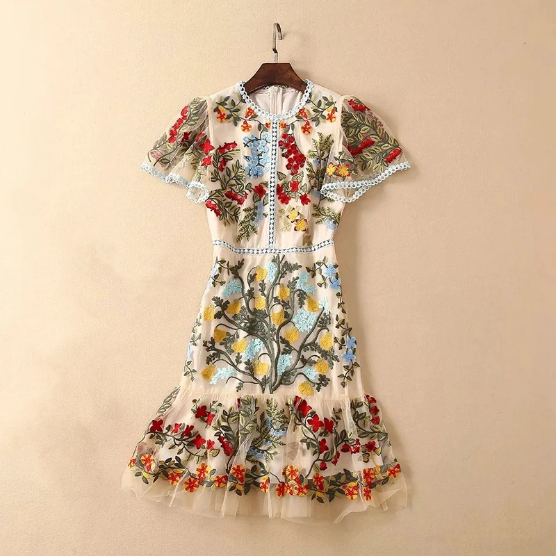 

2019 Runway Summer Designer Lace Hollow Dresses Women's Short Sleeve Vintage Embroidery Nude Lace Boutique Party Vestidoes