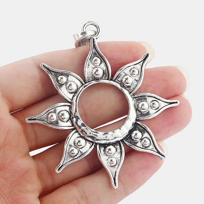 

4PCS Large Vintage Silver Open Metal Abstract Sun Shape Round Charms Pendants Amulet for Necklace Findings Jewelry Making