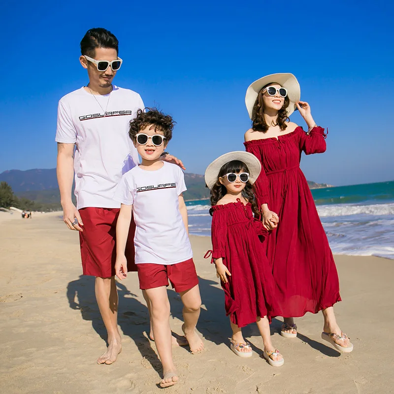 Holiday Family Matching Outfits Off Shoulder Mother and Daughter Dresses Mommy and Me Clothes Dad Son Clothing Sets Summer Look