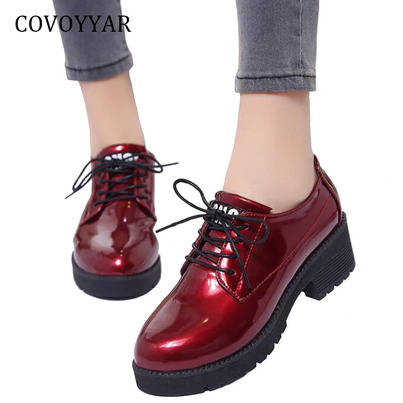 COVOYYAR/; оксфорды в британском стиле; обувь с перфорацией типа «броги»; Женская Осенняя модная обувь из лакированной кожи на платформе; женская обувь на плоской подошве со шнуровкой; цвет черный, красный; WFS985