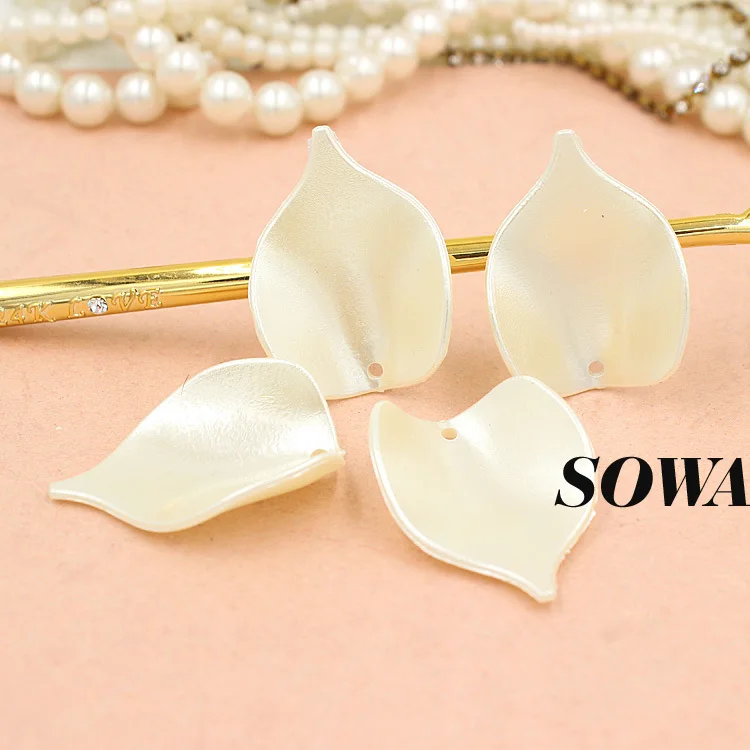 

Free Shipping Size 40*30mm 50pcs Ivory Color Resin ABS Imitation Pearls Effect 3D Maple Leaf Designed For DIY Jewelry Making