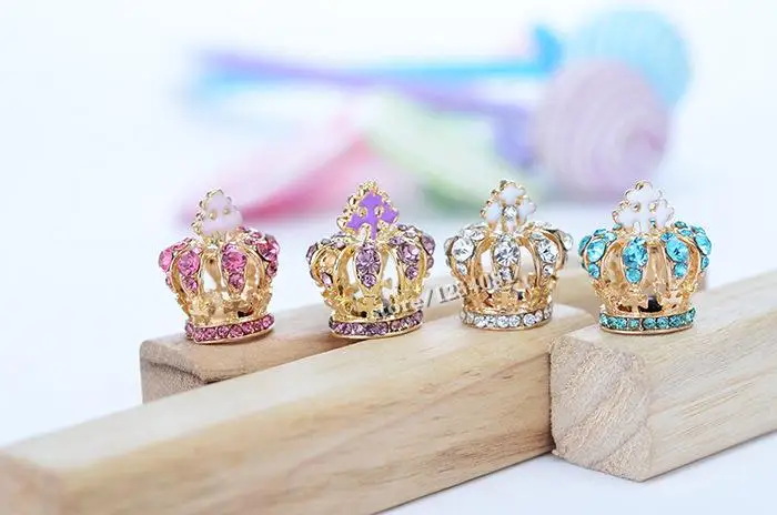 

Delicate Three-dimensional Cross Crown phone Anti-dust Headphones Dustproof Plug Universal Mobile Phone Earphone Dust Plug