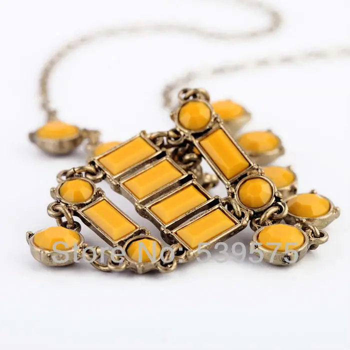 

Fashion Women Geometric Pendant Necklace Rhinestone Alloy Chains Vintage Jewelry Yellow Necklace