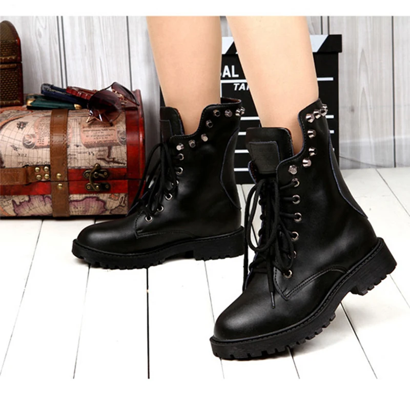 Ботинки; женская обувь из искусственной кожи; ботильоны; Bota Feminina; ботинки Мартин с заклепками в стиле панк; коллекция года; цвет красный, черный; зимняя обувь