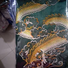 Черный двусторонний вышитый дракон мужской длинный халат Китайский мужской шелковый атлас Мужской Дракон халат-кимоно двусторонний Халат