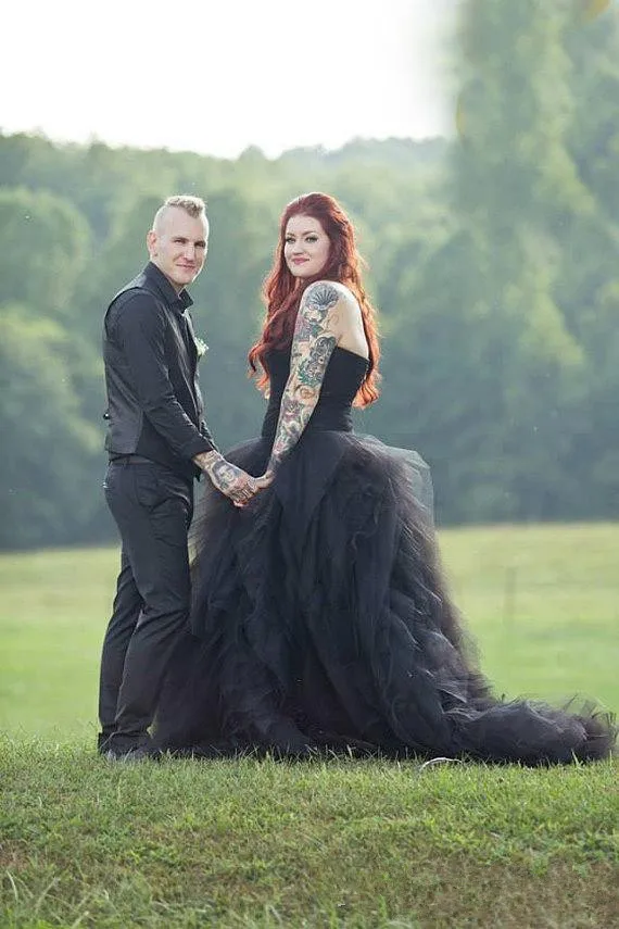 vintage-ball-gown-princess-sweetheart-pleat-ruched-plus-size-wedding-dresses-long-black-gothic-country-bridal-wedding-gowns-robe-de-mariage (2)_
