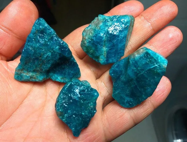 110gNatural-Beautiful-Blue-Apatite-Crystal-Stone-Natural-Rough-Mineral-Specimen.jpg_640x640