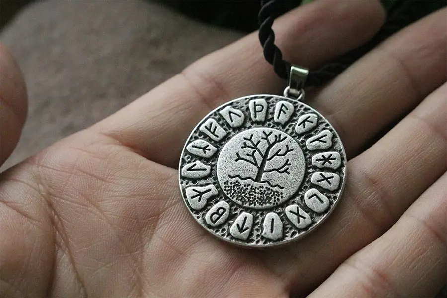 Lanseis 10 шт Yggdrasil ожерелье с дизайном Руна Viking futark Runes Tree Of Life подвеска Dragon Soul norse letter