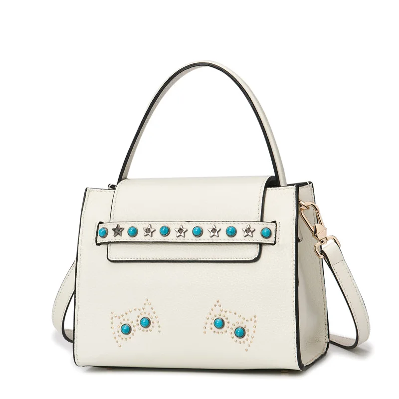 

The first layer of leather leather bag in autumn 2017 new low Shoulder Messenger hand rivet bag one generation