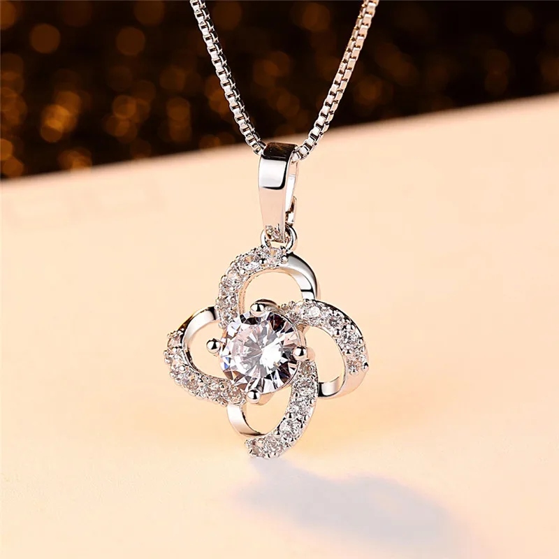 

Simple Four-leaf Rotating Zircon Pendant Simple Clavicle Necklace Foreign Trade Simple Four-petal Flower Necklace