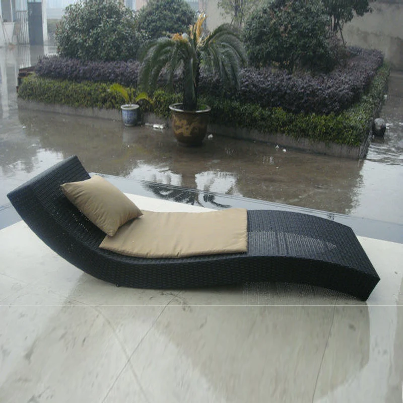 Luxury Contemporary Rattan Sun Lounger For Pool / Garden / Beach to sea port by sea Luxury Contemporary Rattan Sun Lounger For Pool / Garden / Beach to sea port by sea