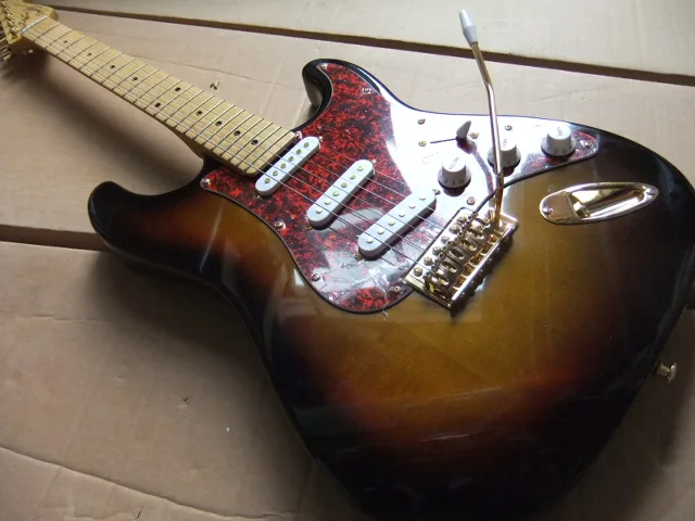Wholesale New Fdr STR Model Electric Guitar 3 Pickups With Gold Hardware 100901