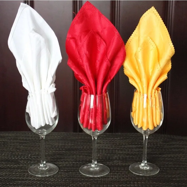 салфетки в стакане. салфетки в стакане. салфетки в фужере. салфетка для праздничного стола в стакане. салфетки в салфетницу.