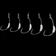 Рыболовные крючки большого размера с свинцом на его теле более удобные и легко рыбацкие