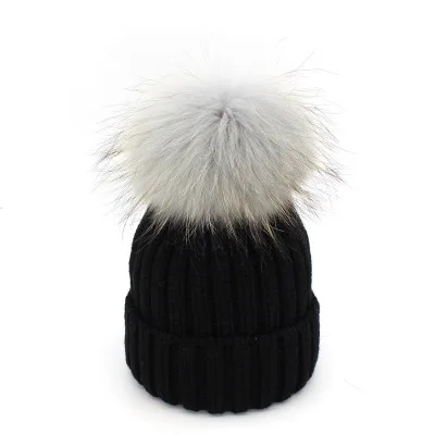 Красочные помпоны из искусственного меха енота, вязаные теплые шапки Skullies Beanies, шапки для женщин и девочек, детские зимние лыжные шапочки, чепчик черного и красного цвета - Цвет: black 5