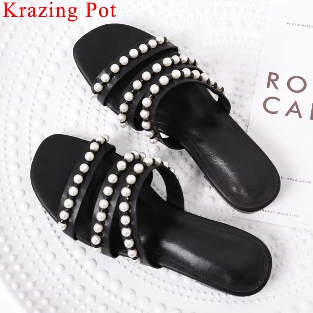 

Krazing Pot 2019 natural leather low heels pearls decoration peep square toe women sandals sweety girls outside dating shoes L17