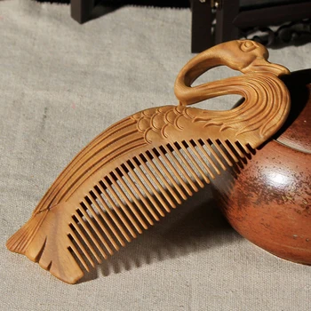 

Dropship Hand-carved Green Sandalwood Craft Comb for Hair Fox Swan Massage Combs Vintage Hair Brush Styling Tools Gift