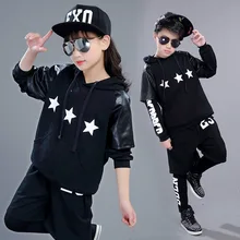 Новинка года, корейский детский осенний костюм черного цвета с длинными рукавами и короткими рукавами Для Мальчиков Большой Детский комплект из двух предметов с капюшоном спортивный комплект