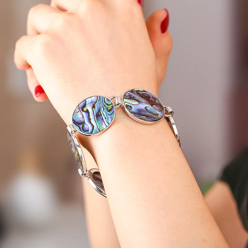 

European and American big-name natural abalone shell pendant versatile simple autumn and winter luxury atmosphere