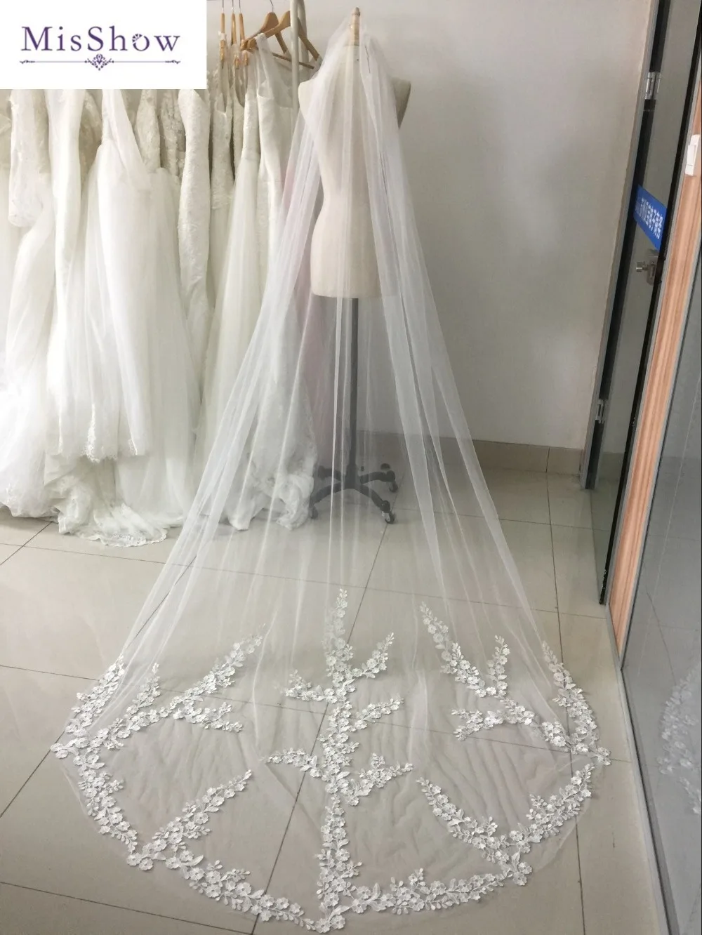 

In Stock Cheap White Ivory 3 Meters Single Layer Long Wedding Veil With Comb Lace Edge Appliques Bridal Veil Wedding Accessories