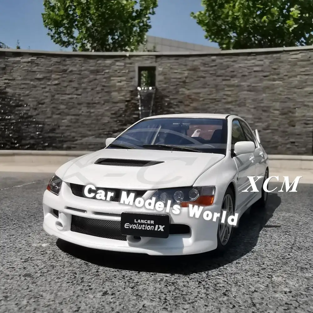 Литая модель автомобиля для Super A Lancer Evolution IX GSR 1:18 (белый) + подарок! |