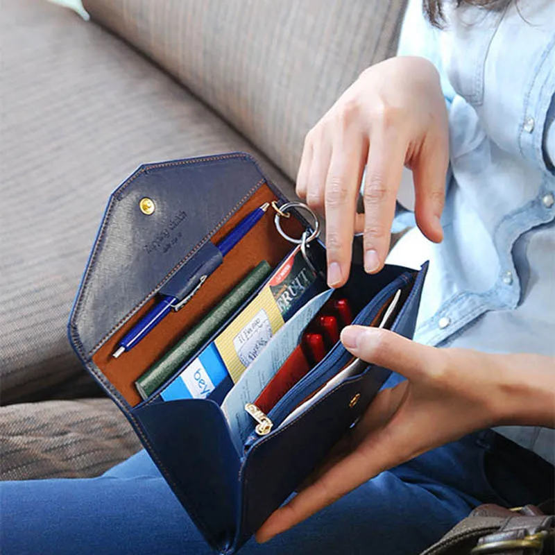 без денег. мало денег. как закрыть вб кошелек. портмоне клатч женский. человек с кошельком.