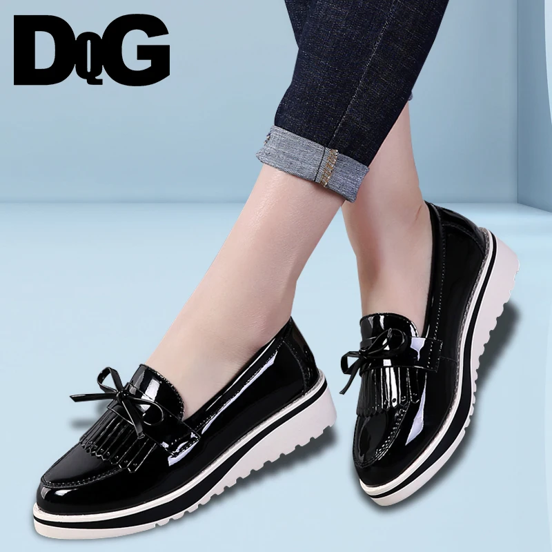 

DQG 2018 Spring Solid Mirror Leather shoes Women Casual Flat PlatForm Slip On Fringe Shoes Ladies Flats Shoes