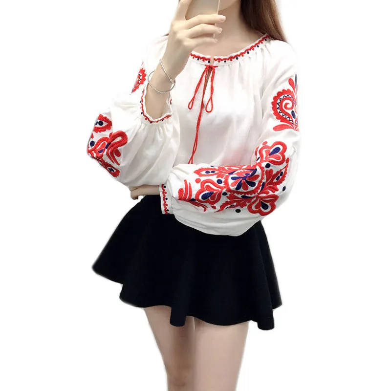 

2017 Vintage Women Bohemia Cotton And Linen Blouses Floral Embroidery Blouse Lantern Sleeve Tassel Loose Pullover Ethnic Tops