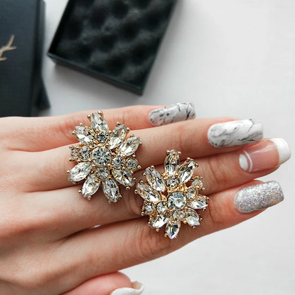 

eManco Luxury Stereoscopic Crystal& Rhinestone Drop Dangle Earrings Light Color Fashion Jewelry New Cloth Accessories