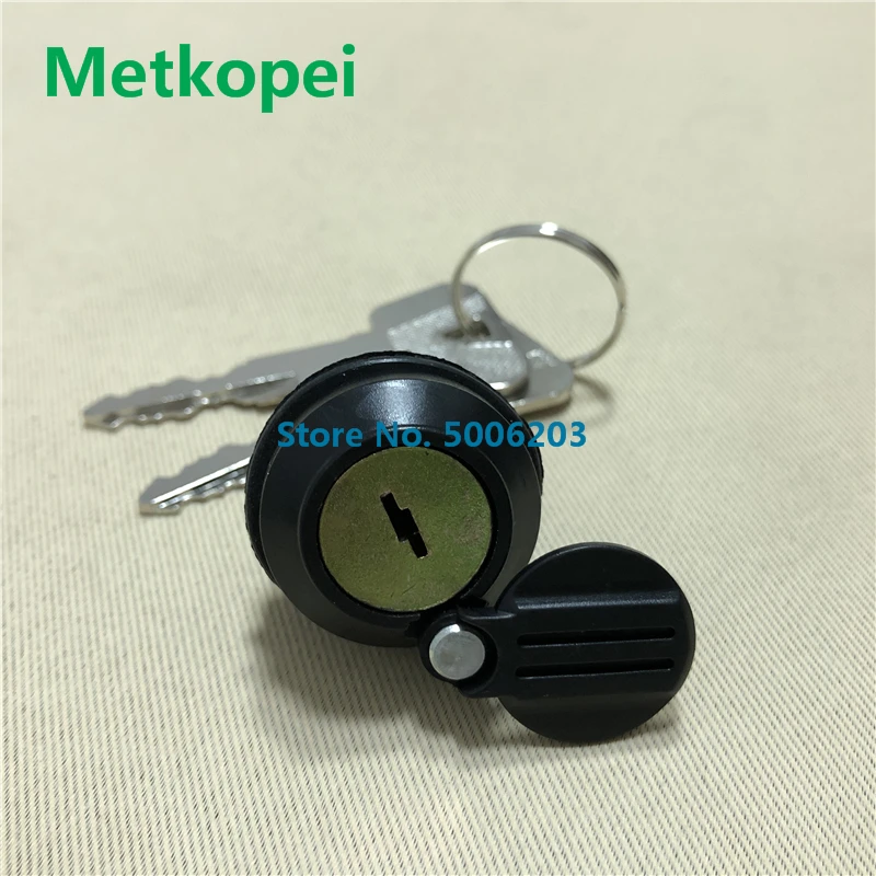 YBR125 side cover lock (2)