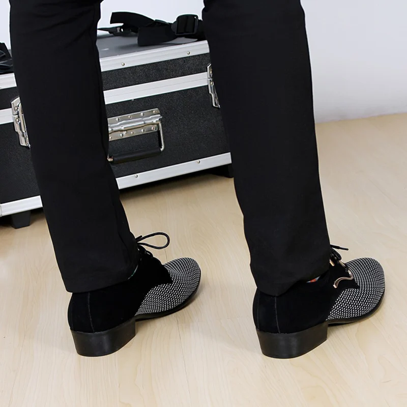 Роскошная брендовая кожаная мужская деловая обувь в сдержанном стиле; черные туфли в клетку с острым носком; дышащие классические свадебные туфли; мужские лоферы; коллекция года
