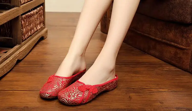 Женские шлепанцы в китайском этническом стиле; традиционные женские лоферы с пуговицами; винтажные шлепанцы с вышивкой; красная танцевальная обувь; Свадебная обувь