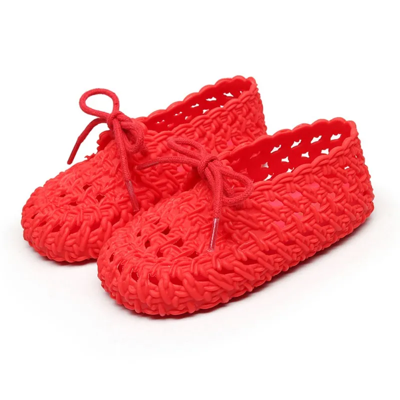 Drop Ship Newborn Baby Boy Girl Sandals Soft Bottom Baby Clogs Toddler Sandals Jelly Shoes Summer Laces Hollow Sandals 0-18M - Цвет: R
