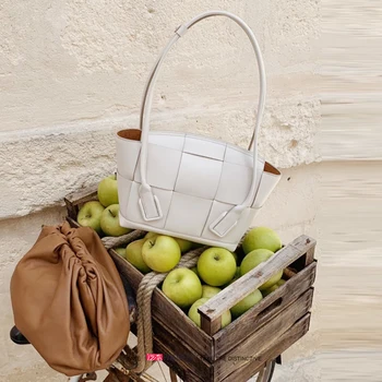 

Brand Ladies' pu Woven bag 2019 new spring Tote Bag fashion High-capacity handbag women Inclined single shoulder Shopping bag