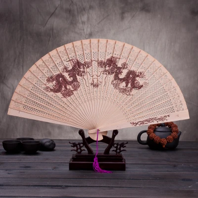 Женский вентилятор из ароматного дерева в китайском стиле