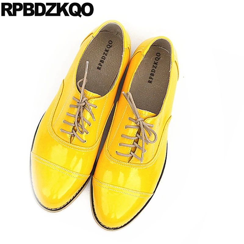 В винтажном стиле; женские оксфорды; Большой размер 43, из лакированной кожи, обувь на плоской подошве на шнурках в школе, 12, 44, круглый носок, в наличие большие натуральная 11 желтый