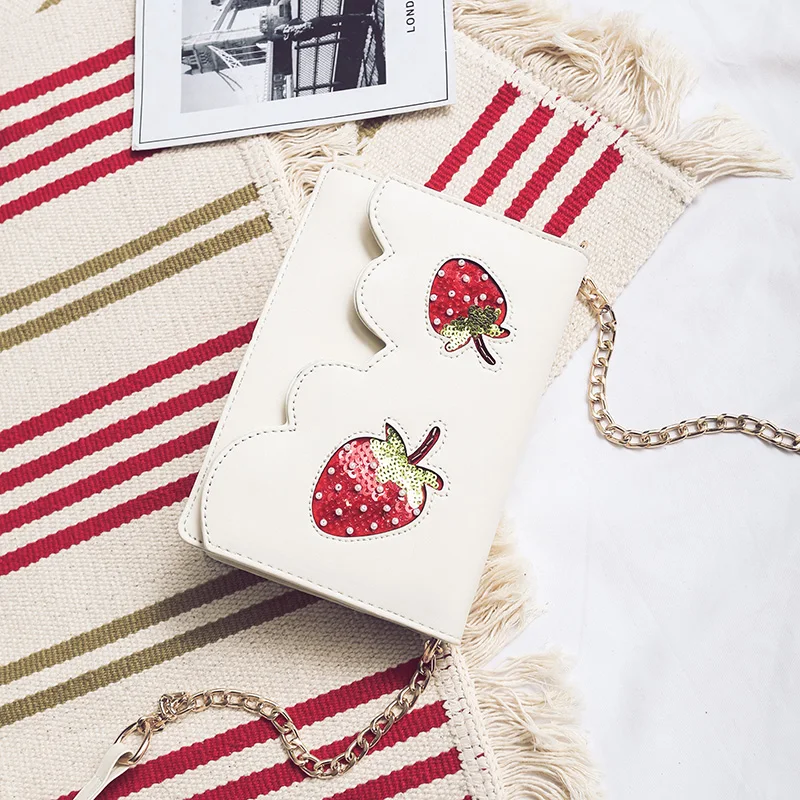 

Summer female 2019 new oblique strawberry chain bag personalized fashion small fresh students