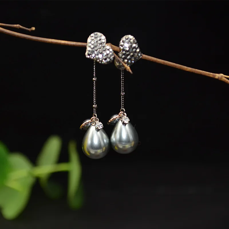 

black shell pearl has female heart-shaped pendant earrings set auger S925 tremella nail dark earrings wholesale
