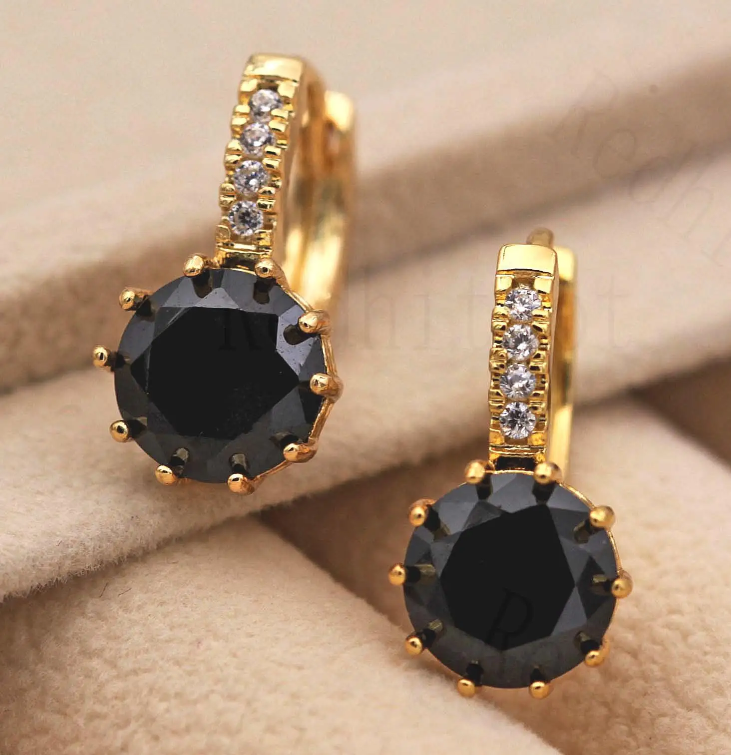 OBS0006_Gold_Black_02