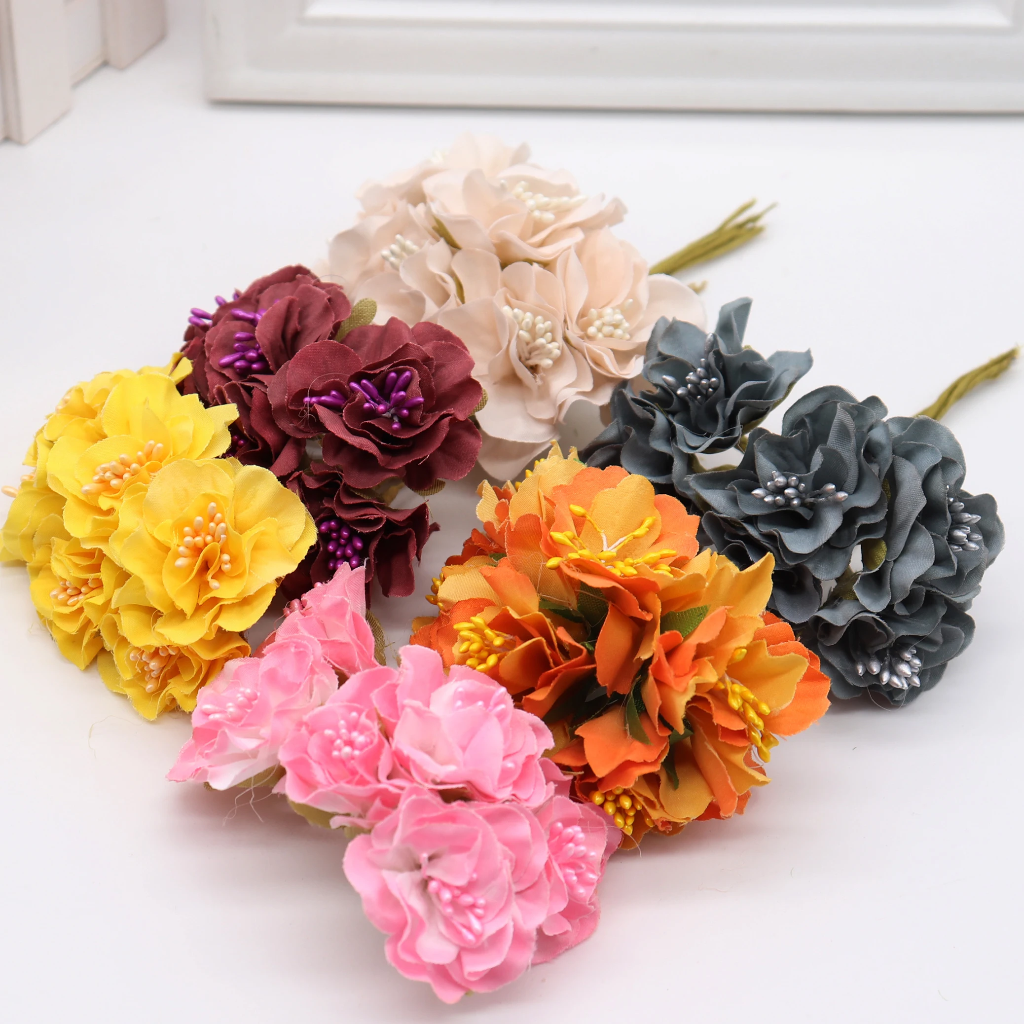 

6pcs/lot Silk Stamen Daisy Artificial Flower Bouquet For Wedding Decoration DIY Scrapbooking Decorative Wreath Fake Flowers