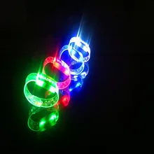 50 шт./лот электронные светящиеся мигающие светодиодные браслеты счастливые светящиеся фонарики Rave браслеты для вечеринок Pub Браслеты реквизит