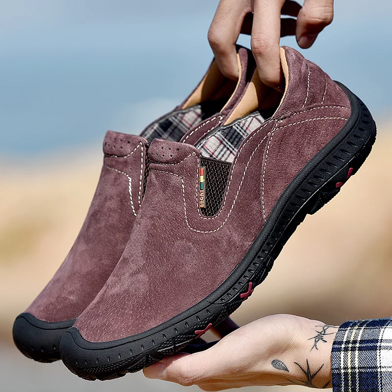 

TKN 2019 Mens Hiking Shoes Spring/Autumn Outdoor Boots Slip on Camping Boots Men Rubber Leather Mountain Climbing Sneakers 2595